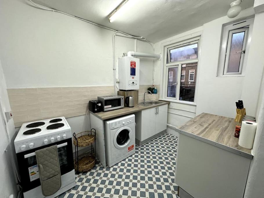 Spectacular 2 Bedroom On Tower Bridge Лондон Екстер'єр фото
