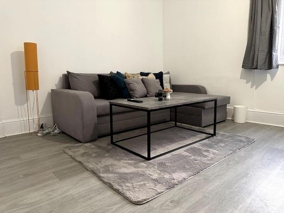 Spectacular 2 Bedroom On Tower Bridge Лондон Екстер'єр фото