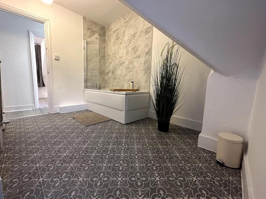 Spectacular 2 Bedroom On Tower Bridge Лондон Екстер'єр фото