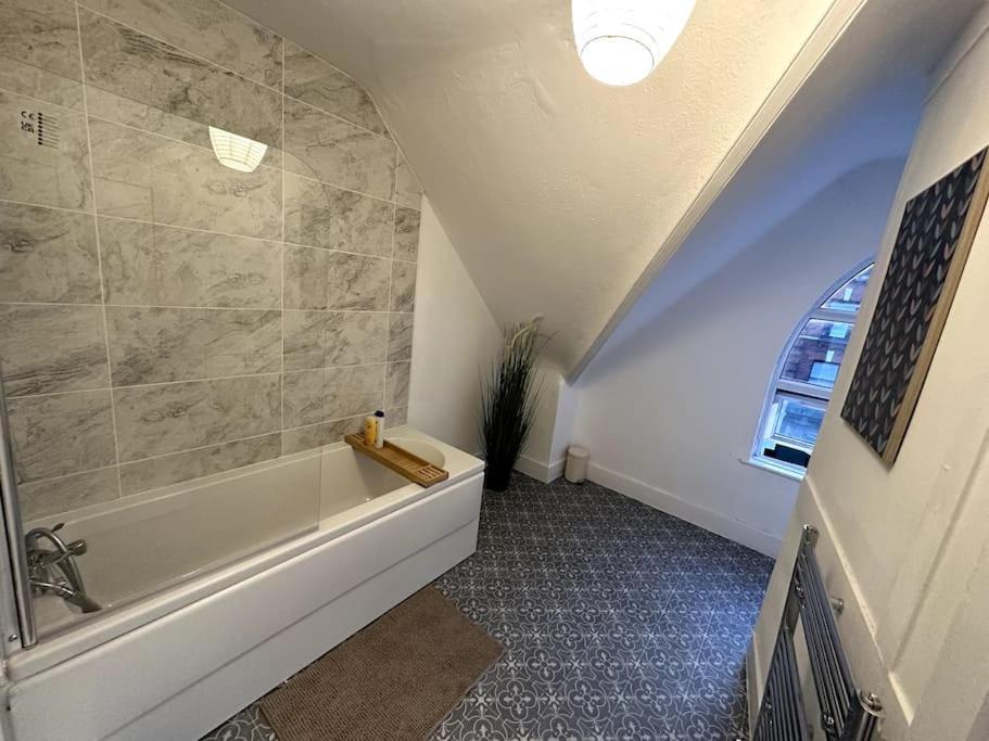 Spectacular 2 Bedroom On Tower Bridge Лондон Екстер'єр фото